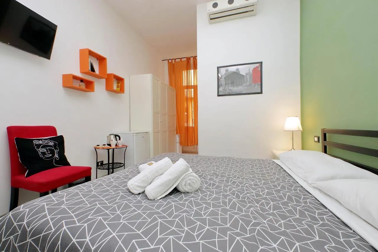 Lucky Holiday Rooms Rome Italy